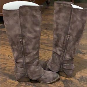 Brown suede knee length boots.  NEVER WORN